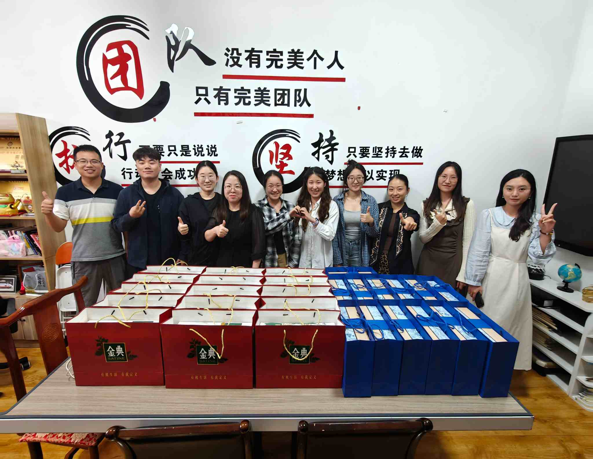 Η Zemeijia έχει μεγάλες χαρούμενες διακοπές