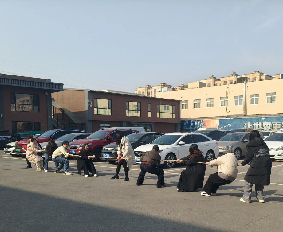 ​Μεσημερινή διελκυστίνδα και σχοινάκι στο Zemeijia