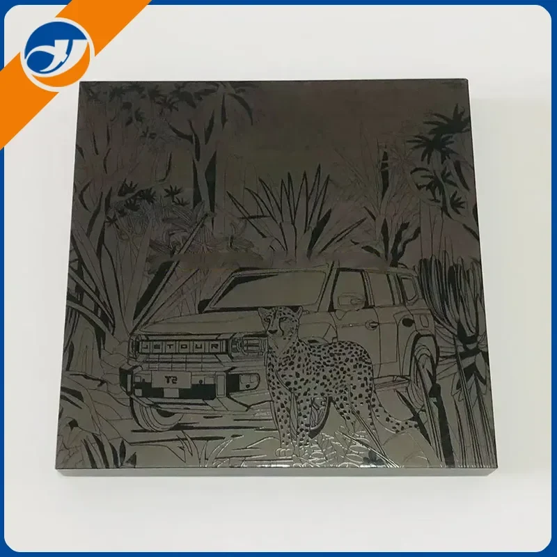 Μαύρο κουτί δώρου με ανάγλυφο ματ